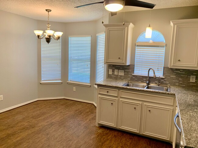 Building Photo - Fantastic 4 Bedroom 2 Bathroom house in So...