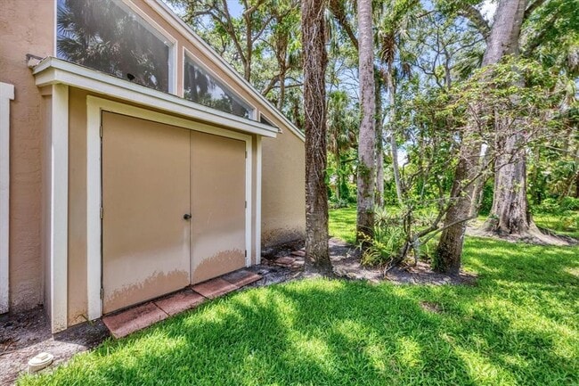 Building Photo - 5051 Village Garden Dr