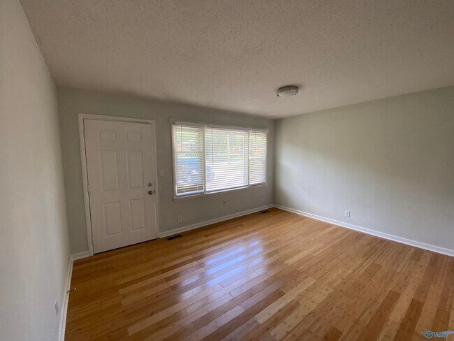 Building Photo - 512 Clift Dr