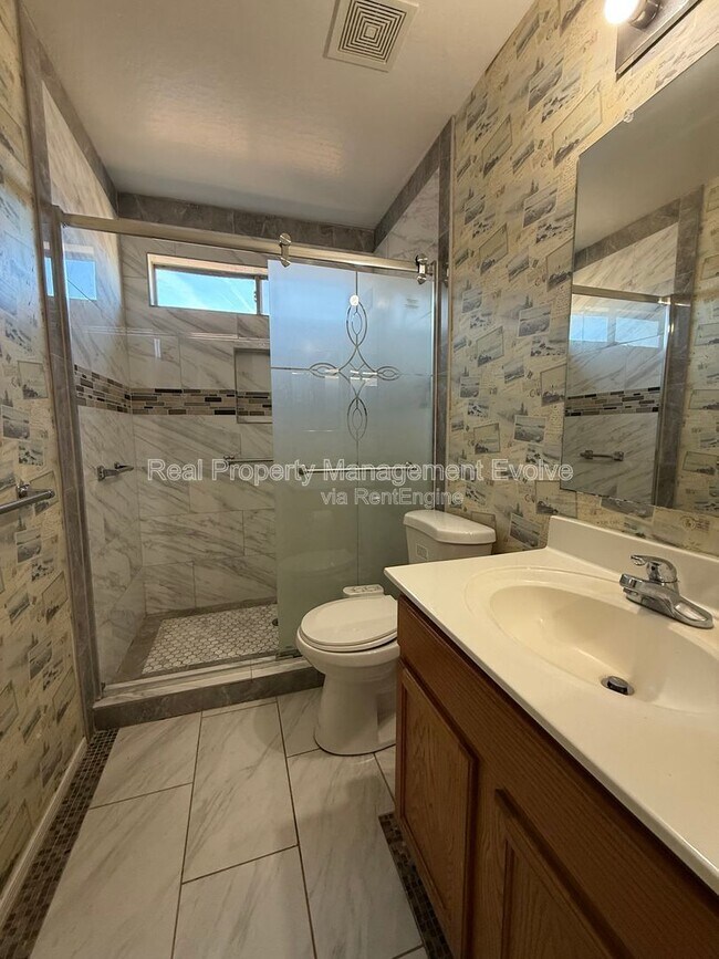 Building Photo - 9907 West Riverside Avenue