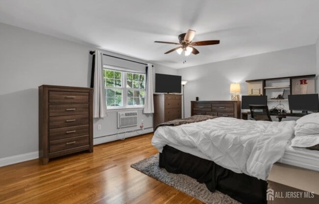 Building Photo - 320 South St