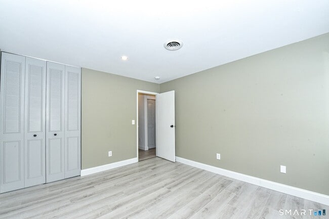 Building Photo - 28 Mill Hill Rd