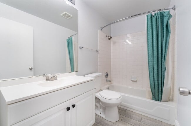 Building Photo - Beautiful fully upgraded 2bd/2ba condo in Boca Park available for immediate move-in!