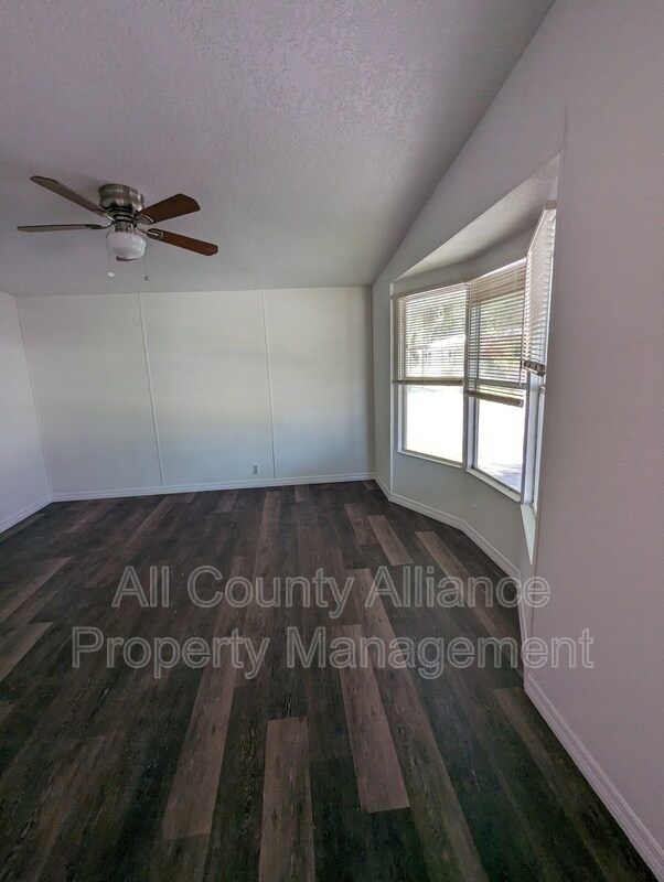 Building Photo - 34335 Lodge Dr