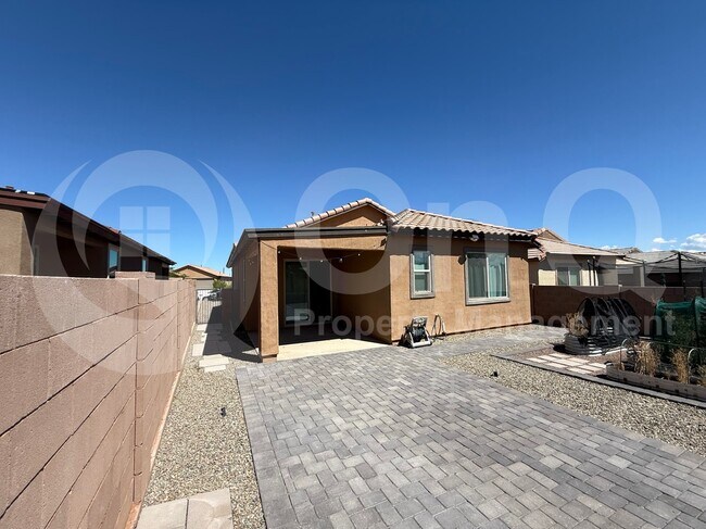 Building Photo - 759 Calle Calca