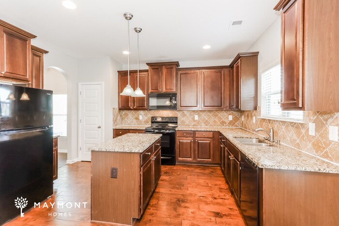 Building Photo - 2750 Huntcliffe Dr