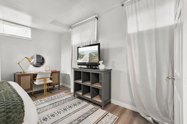 Building Photo - 4989 Randlett Dr