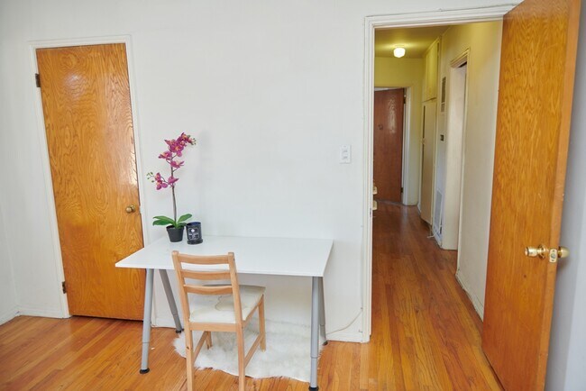 Building Photo - 108 N Hayworth Ave