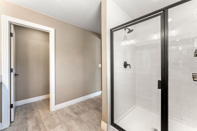Building Photo - Modern Townhome in Commerce City!