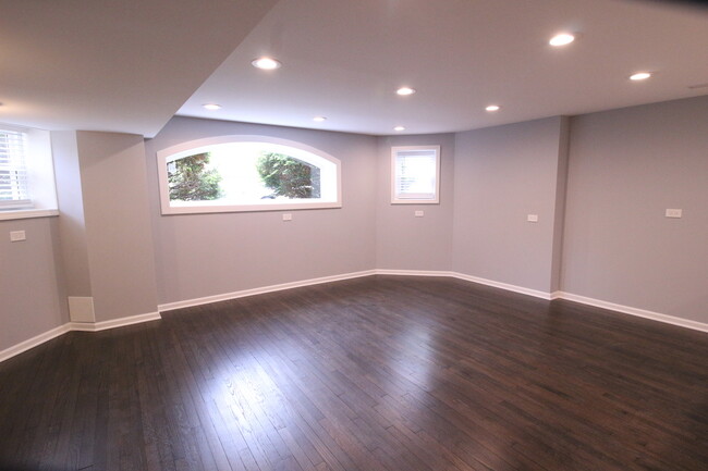 Building Photo - 6210 N Talman Ave