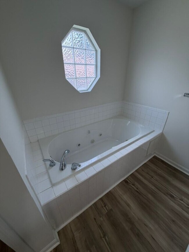 Building Photo - 2811 June Bug Way