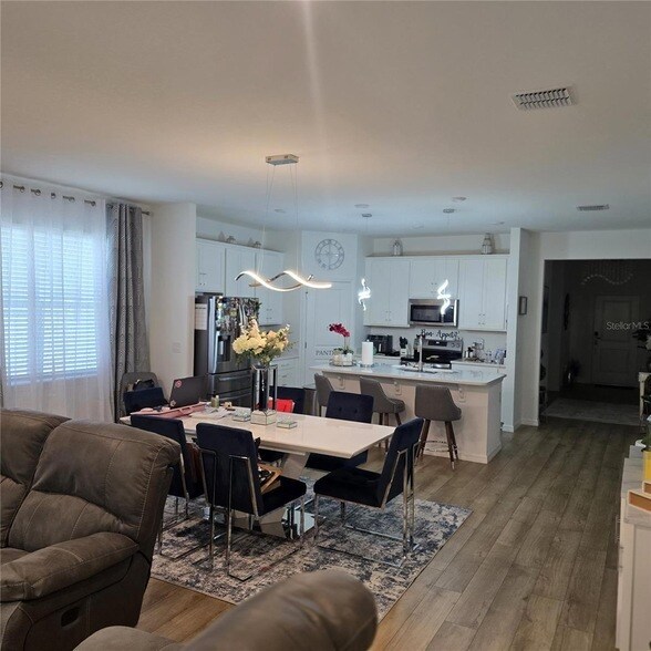 Building Photo - 33259 Country House Dr