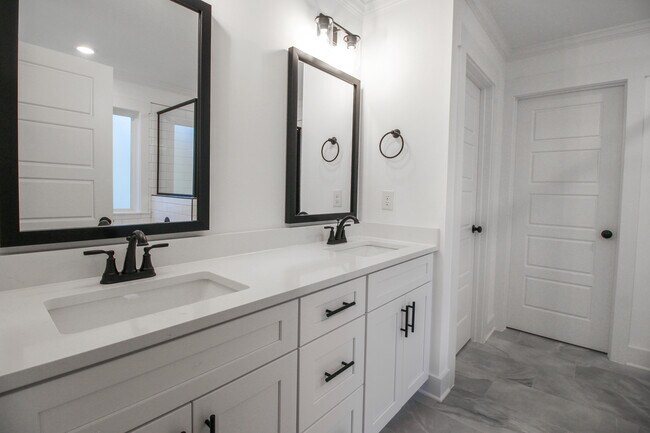 Building Photo - 2036 Warbler Dr