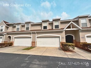 Building Photo - LARGE LUXURY TOWNHOME AT AFFORDABLE PRICE