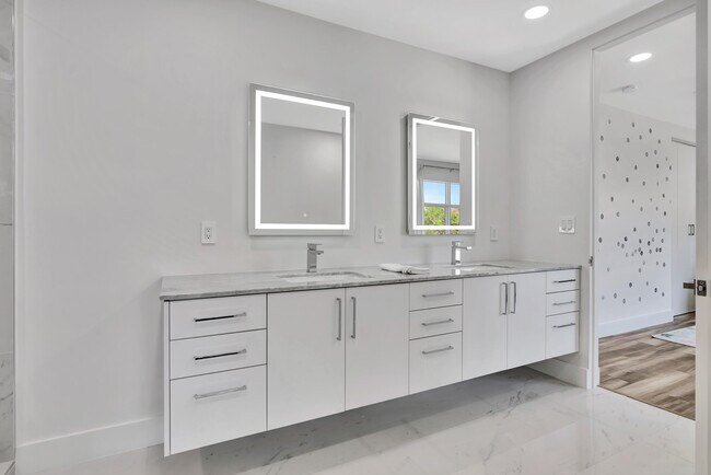 Building Photo - 7693 Steeplechase Dr