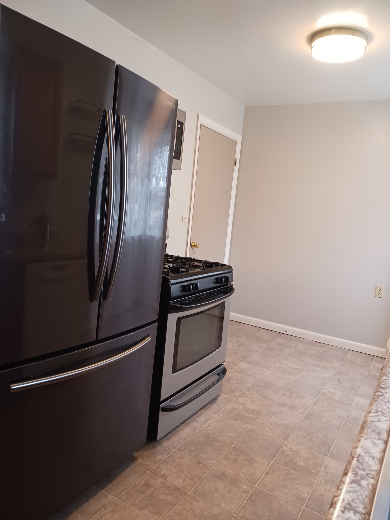 Building Photo - 33 Marshall Dr