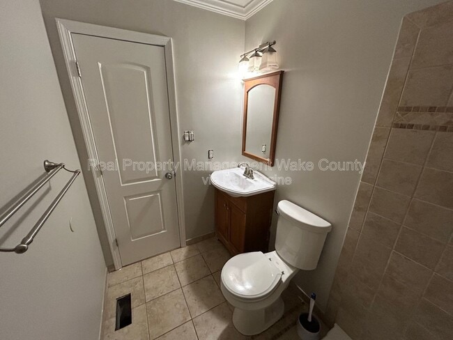 Building Photo - 606 Infinity Rd