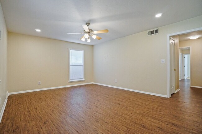 Building Photo - 4425 NW 31st St