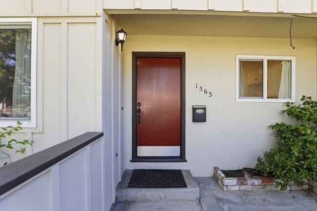Building Photo - Wow! What a Great Home! Available Now!