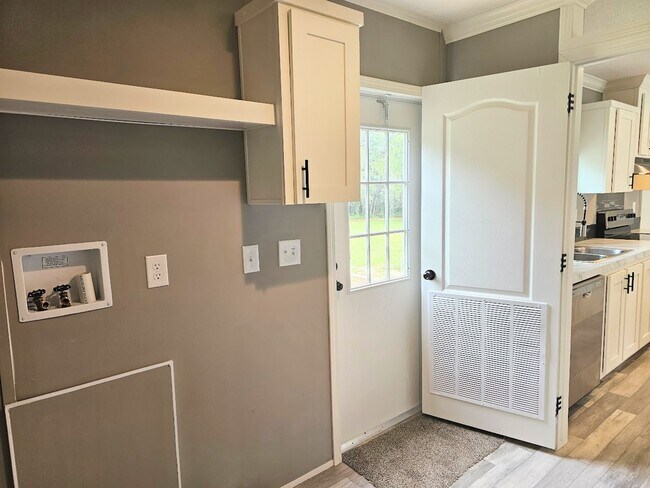 Building Photo - Welcome Home! Spacious 3-Bed, 2-Bath Split Floor Plan on ¾ Acre Lot