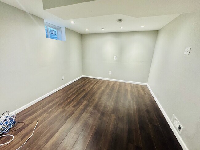 Building Photo - 6701 Kingston Dr