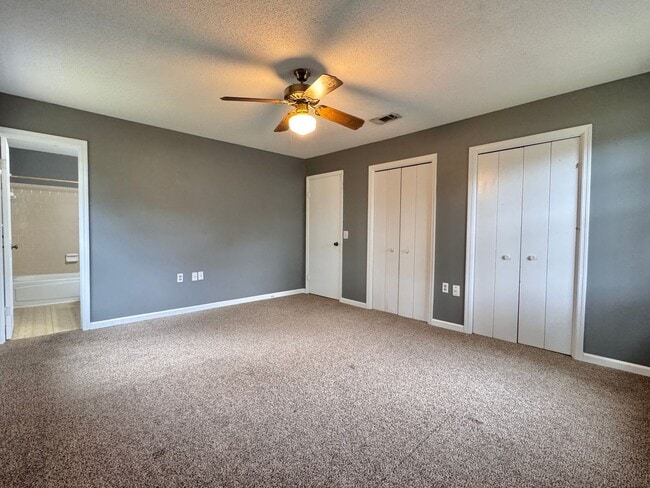 Building Photo - MOVE-IN READY!  [PET FRIENDLY]