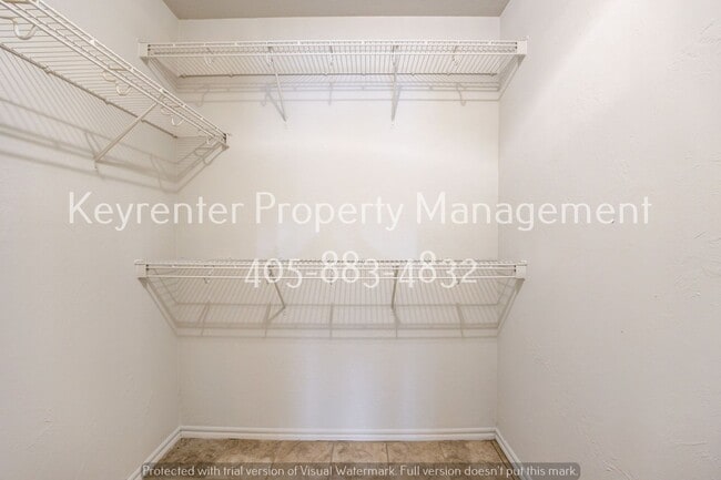Building Photo - Cute 3BD/2BTH Duplex in Central East Norman!