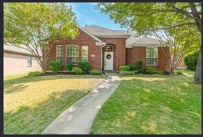 Building Photo - 2716 Zoeller Dr