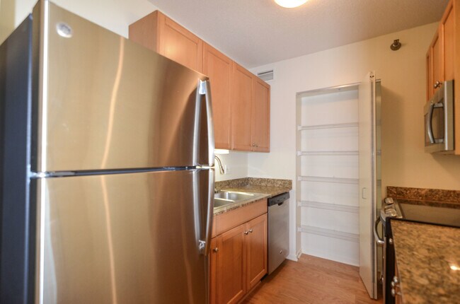 Building Photo - 400 N La Salle Dr
