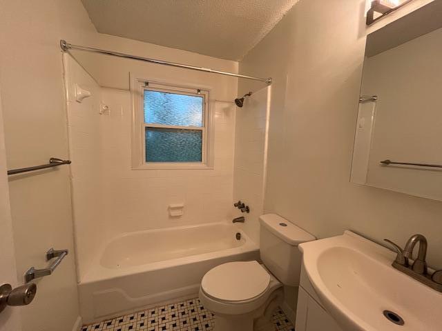 Building Photo - Lupton offers mixture of style, comfort an...