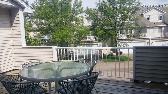Building Photo - Charming 2 Bedroom Townhome for Rent in Chanhassen!! Available Aug 1