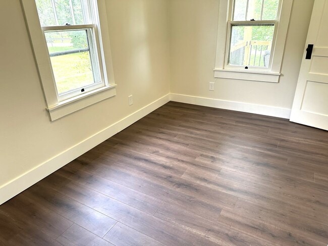 Building Photo - IMMACULATE, completely remodeled, one leve...