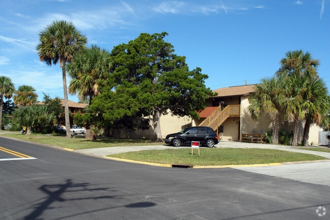 Building Photo - 112 Arricola Ave