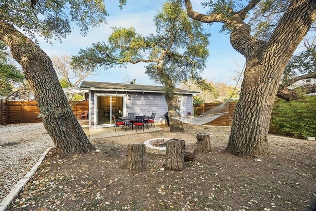 Building Photo - 211 Lessin Ln