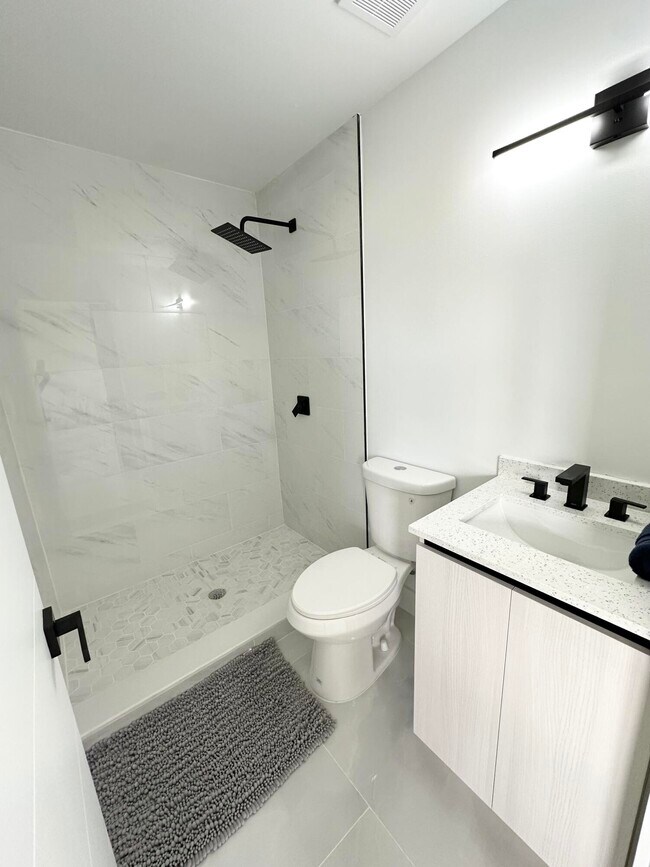 Building Photo - 10033 Winding Lake Rd