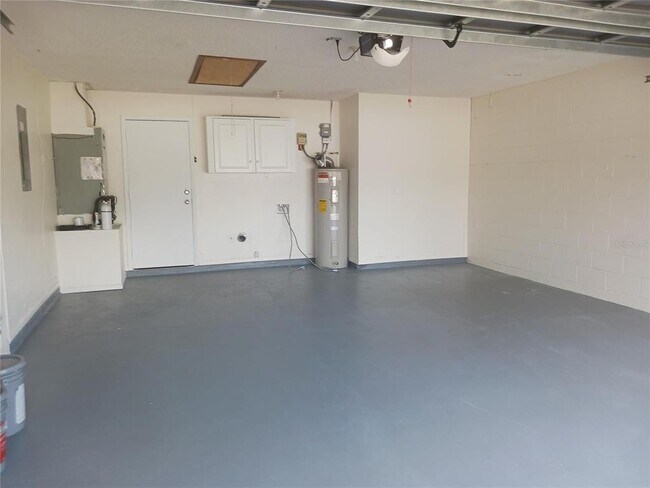 Building Photo - 7706 Covedale Dr