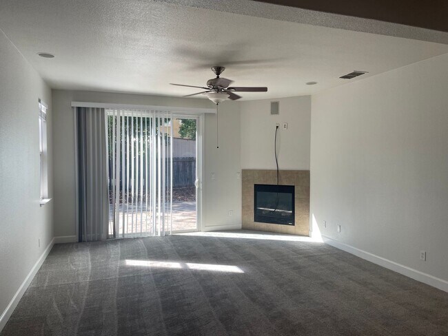 Building Photo - 635 Burnt Ranch Way
