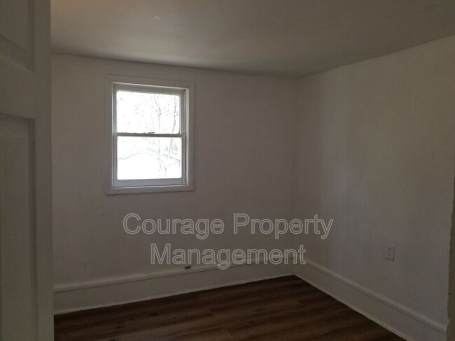 Building Photo - 109 Chestnut St