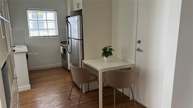 Building Photo - 439 15th Street Apt #8, Miami Beach, FL 33...
