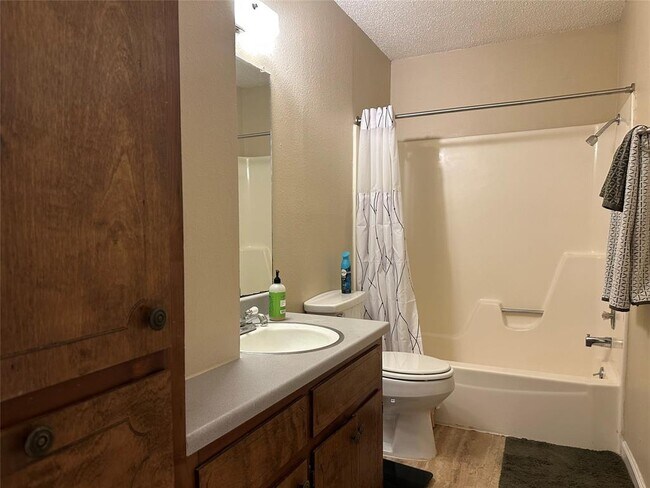 Building Photo - 1602 Sagebrush Dr