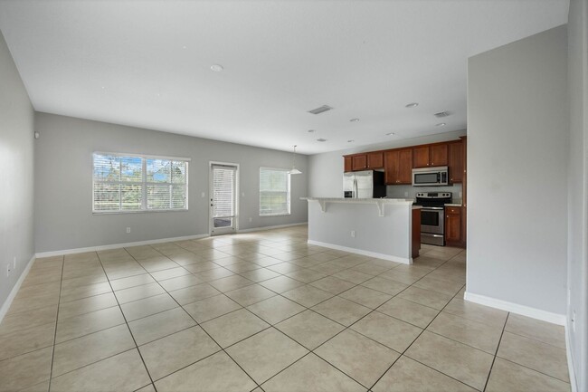 Building Photo - Spacious Water View 3/2.5/1 Winter Park To...