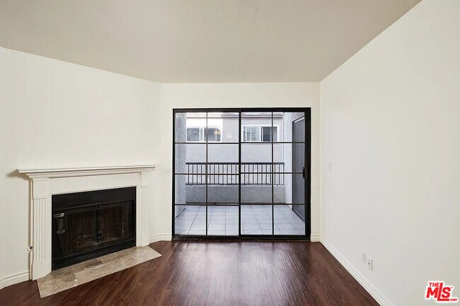 Building Photo - 909 Croft Ave