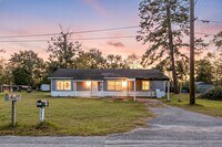 Building Photo - 340 Magnolia Dr