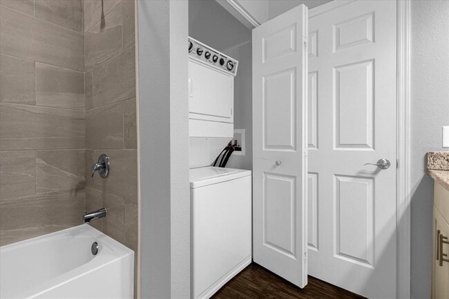 Building Photo - 5350 Diplomat Ct