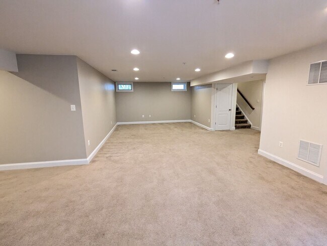 Building Photo - STUNNING Single Family Home in Brunswick C...