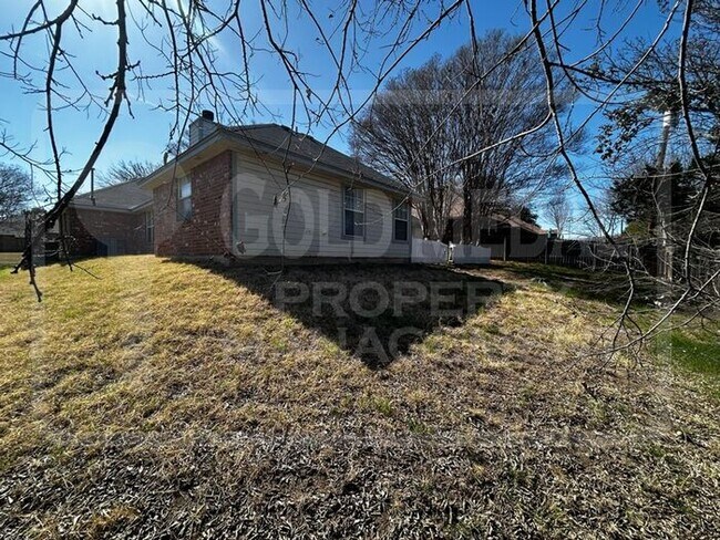 Building Photo - 1805 Diana Ln