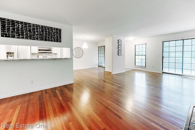 Building Photo - 1631 S Hill Blvd