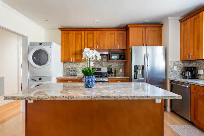 Building Photo - 851 Ocean Ave