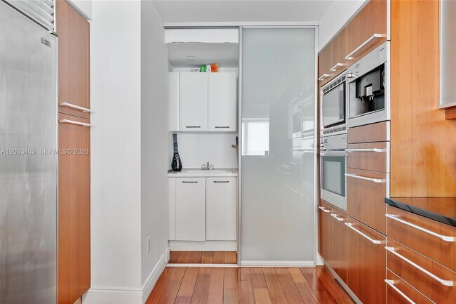 Building Photo - 1331 Brickell Bay Dr