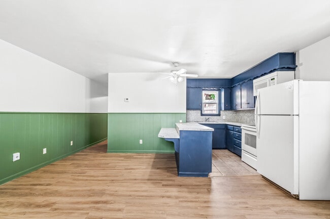 Building Photo - 2213 27th St